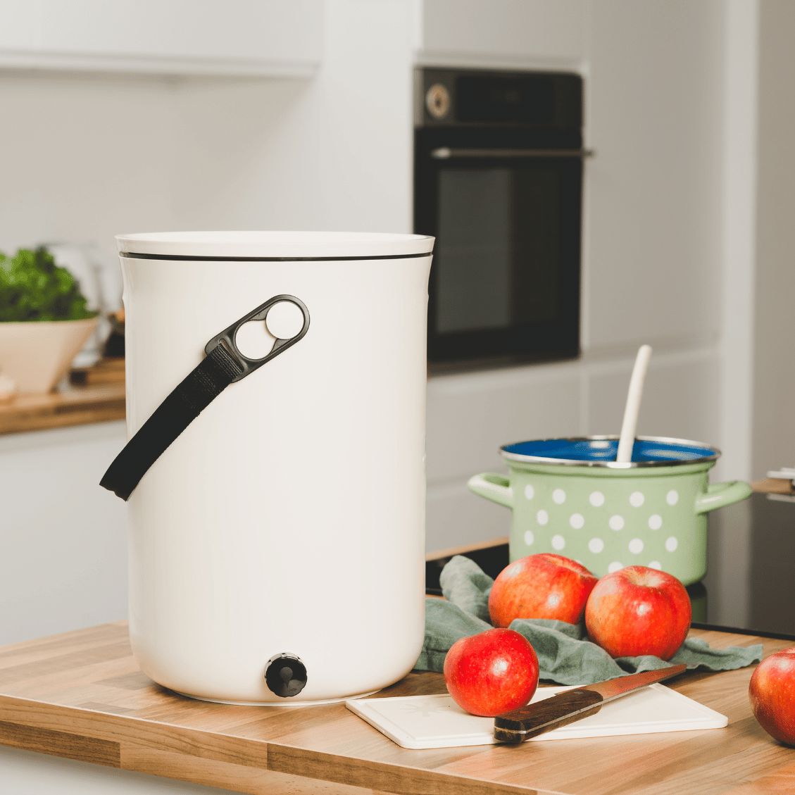 Bokashi Kitchen Compost Bin, 2.5 gal Bokashi Compost Bin TeraGanix